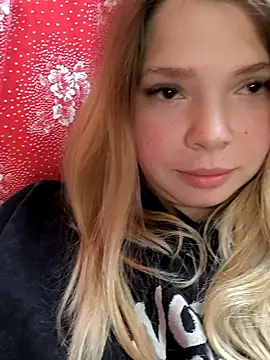 Zuli Kiska online show from October 7, 2025, 7:59 pm