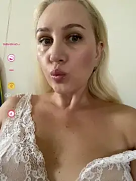 Snapshot of YourBlondee chatting on July 12, 2026, 1:28 am YourBlondee online show from July 12, 2026, 1:28 am
