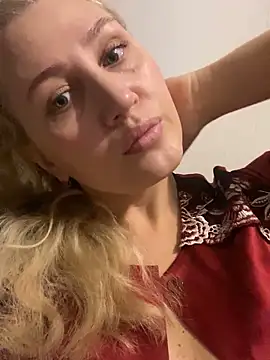 YourBlondee online show from November 17, 2025, 1:31 am