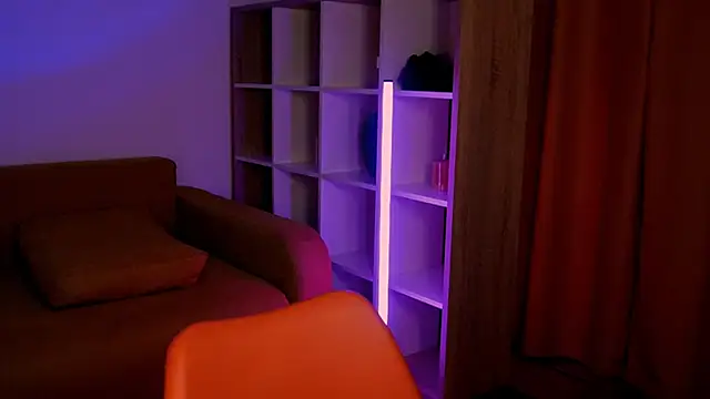 ItsAlisia online show from October 31, 2025, 1:52 pm