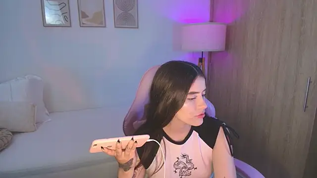 iriswest  online show from October 14, 2025, 12:44 am