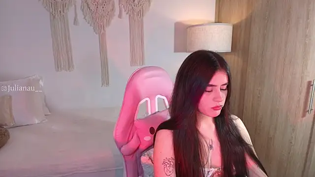 iriswest  online show from December 3, 2025, 12:12 am