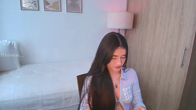 iriswest  online show from October 19, 2025, 7:38 pm