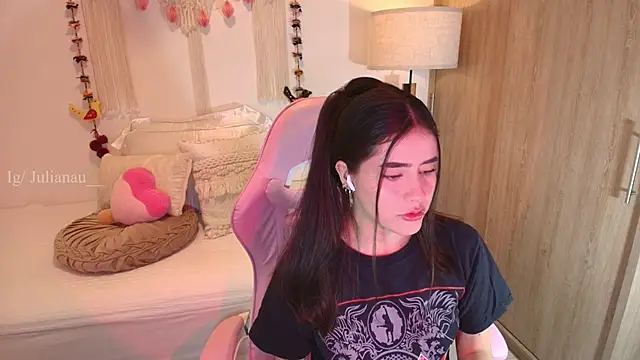 iriswest  online show from February 1, 2026, 11:58 pm