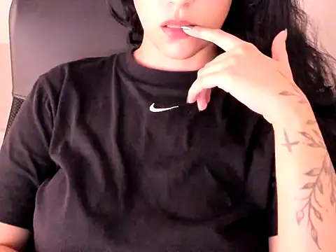 Kristenbr online show from April 8, 2026, 11:17 pm