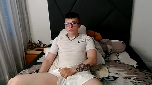 MathewCollin online show from February 2, 2025, 10:49 pm