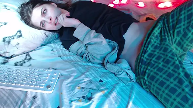 Q T pie online show from January 3, 2025, 10:40 pm