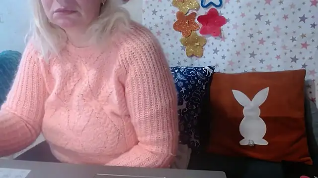 QueenLana online show from December 15, 2025, 11:16 am