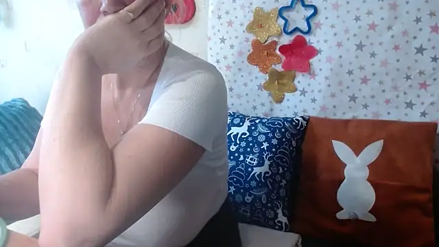 QueenLana online show from December 14, 2025, 9:59 am