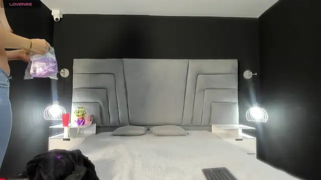 danaythamara1 online show from March 8, 2025, 9:40 pm