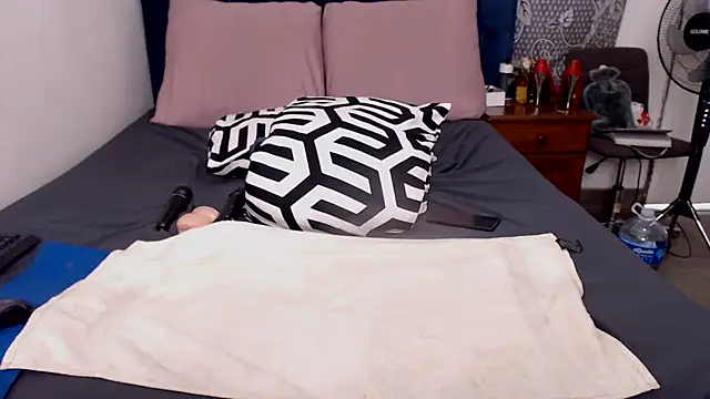 BootyCallEver online show from September 12, 2025, 10:04 am