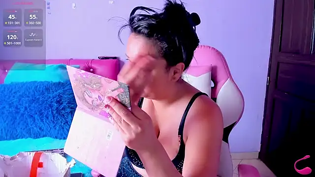 crissn0707 online show from October 13, 2025, 1:02 pm