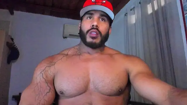 Snapshot of Artemis_Kazttman chatting on November 10, 2025, 5:40 pm Artemis Kazttman online show from November 10, 2025, 5:40 pm