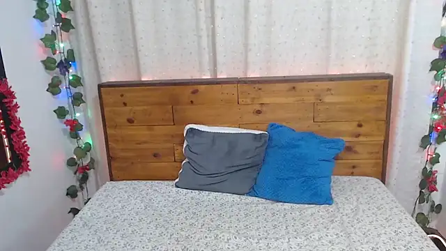 Snapshot of NikkieMilky chatting on February 10, 2026, 1:48 am NikkieMilky online show from February 10, 2026, 1:48 am