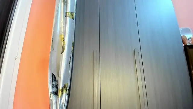 wanderlustxxx  online show from November 6, 2025, 4:44 pm