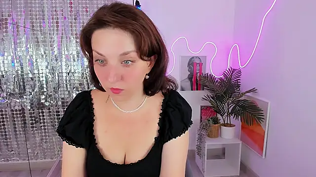Snapshot of MargaretFatal chatting on June 17, 2026, 1:21 pm MargaretFatal online show from June 17, 2026, 1:21 pm