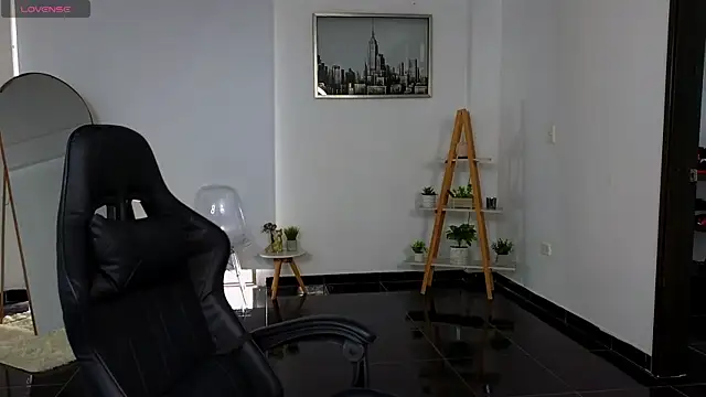 bella  adams online show from September 15, 2025, 9:15 pm