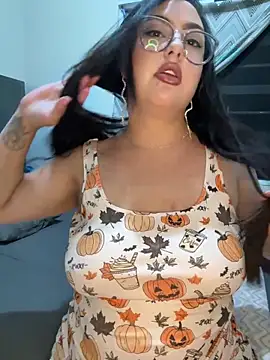 MileyGia online show from October 14, 2025, 2:45 am