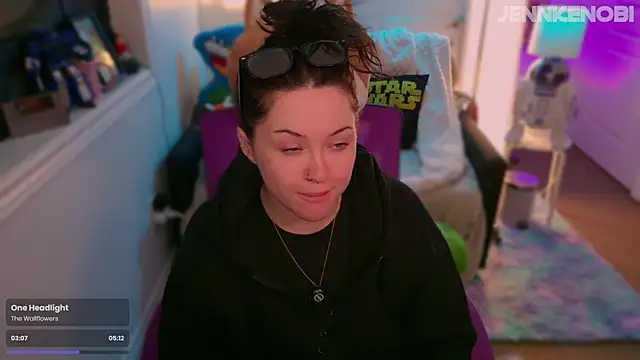 JennKenobi online show from September 17, 2025, 2:52 pm