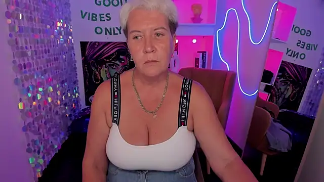 Snapshot of KathySunn chatting on August 2, 2026, 12:14 pm KathySunn online show from August 2, 2026, 12:14 pm