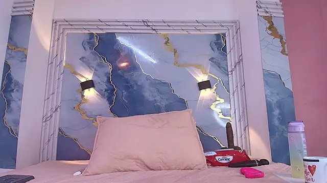 lorrayne  online show from September 22, 2025, 12:11 pm