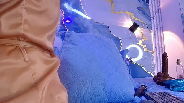 lorrayne  online show from November 18, 2025, 12:19 pm