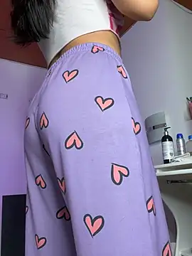 Ambar pe  online show from February 22, 2025, 3:03 pm