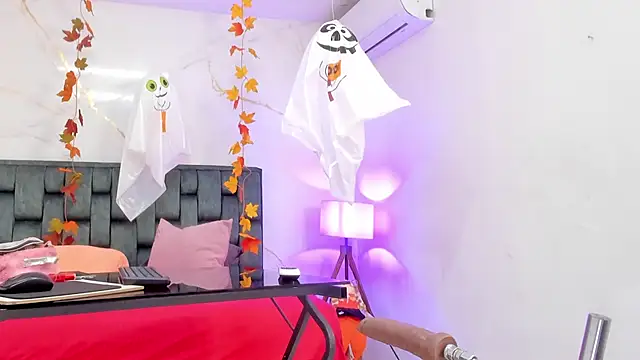 IsiisLovei online show from October 30, 2025, 2:47 pm