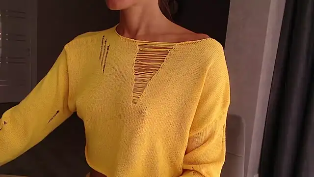 Snapshot of Varonica_Caprii chatting on October 6, 2025, 8:59 am Varonica Caprii online show from October 6, 2025, 8:59 am