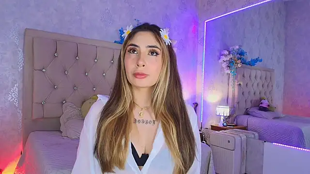 Snapshot of nini_love01 chatting on May 19, 2026, 3:46 am nini love01 online show from May 19, 2026, 3:46 am