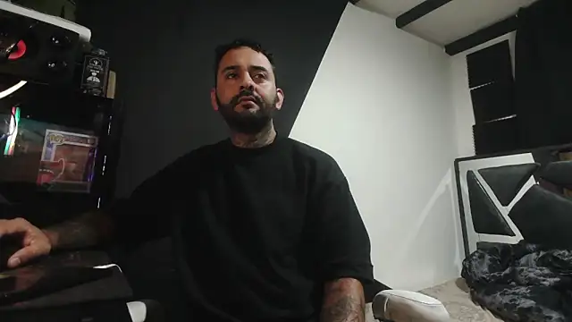 TeddyGominola  online show from October 17, 2025, 9:49 pm