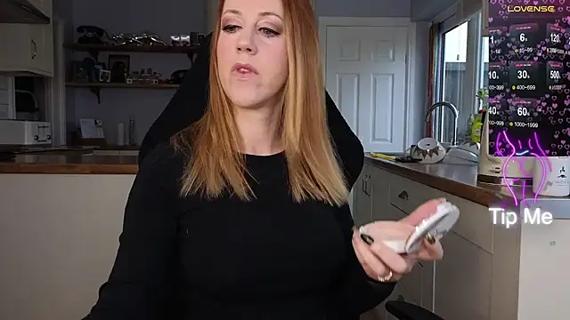 Snapshot of stripmequick chatting on February 26, 2025, 9:33 am stripmequick online show from February 26, 2025, 9:33 am