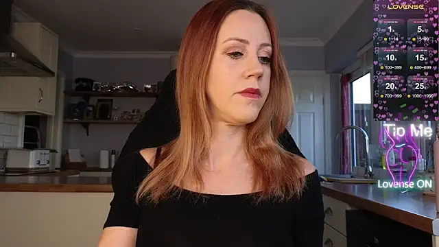 Snapshot of stripmequick chatting on November 26, 2025, 10:37 am stripmequick online show from November 26, 2025, 10:37 am