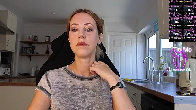 Snapshot of stripmequick chatting on June 25, 2026, 9:14 am stripmequick online show from June 25, 2026, 9:14 am