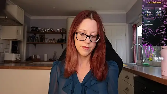 Snapshot of stripmequick chatting on October 14, 2025, 9:21 am stripmequick online show from October 14, 2025, 9:21 am