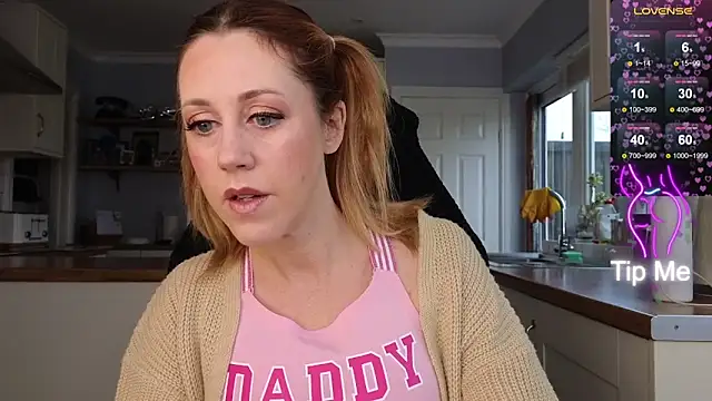 Snapshot of stripmequick chatting on February 24, 2025, 10:26 am stripmequick online show from February 24, 2025, 10:26 am