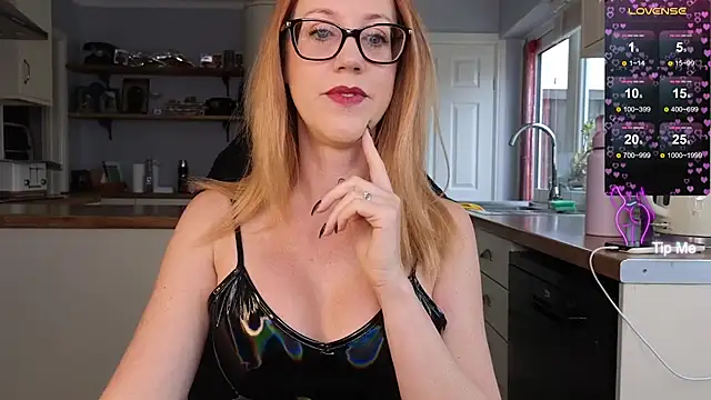 Snapshot of stripmequick chatting on October 2, 2025, 9:56 am stripmequick online show from October 2, 2025, 9:56 am