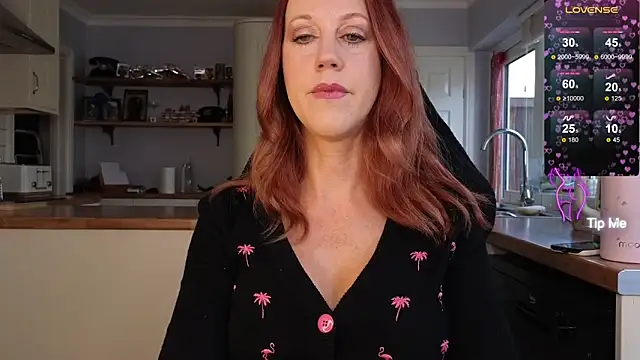 Snapshot of stripmequick chatting on October 21, 2025, 11:42 am stripmequick online show from October 21, 2025, 11:42 am