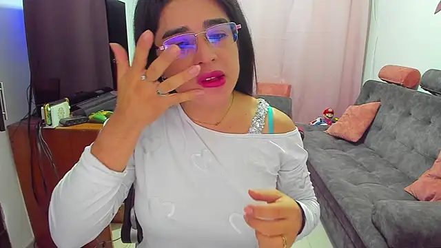 Snapshot of Khalifa_Gold chatting on March 13, 2025, 11:08 am Khalifa Gold online show from March 13, 2025, 11:08 am