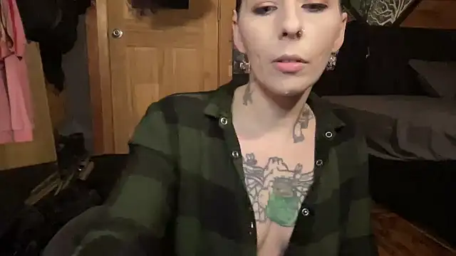 Snapshot of TeenyDoll chatting on October 5, 2025, 3:30 am TeenyDoll online show from October 5, 2025, 3:30 am