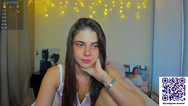 Snapshot of Bella_Foryou chatting on March 23, 2025, 1:09 am Bella Foryou online show from March 23, 2025, 1:09 am