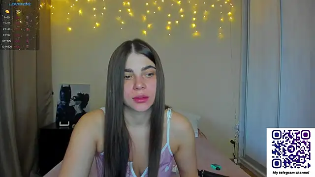 Snapshot of Bella_Foryou chatting on March 12, 2025, 1:14 am Bella Foryou online show from March 12, 2025, 1:14 am