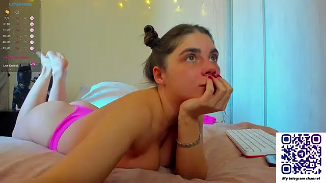 Snapshot of Bella_Foryou chatting on March 14, 2025, 3:59 am Bella Foryou online show from March 14, 2025, 3:59 am