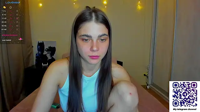 Snapshot of Bella_Foryou chatting on March 5, 2025, 2:01 pm Bella Foryou online show from March 5, 2025, 2:01 pm