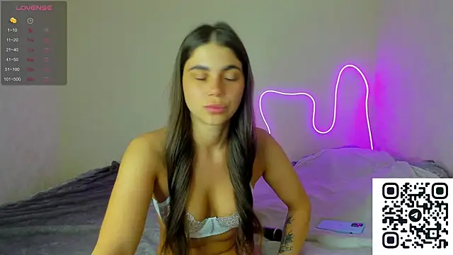 Snapshot of Bella_Foryou chatting on November 7, 2025, 11:08 pm Bella Foryou online show from November 7, 2025, 11:08 pm