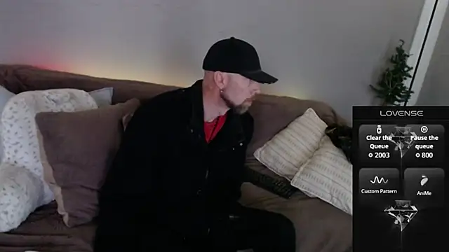 Snapshot of MaxRouger chatting on December 5, 2025, 7:55 pm MaxRouger online show from December 5, 2025, 7:55 pm