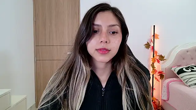 Snapshot of Sensualtease chatting on October 1, 2025, 1:00 am Sensualtease online show from October 1, 2025, 1:00 am