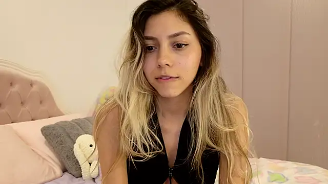 Snapshot of Sensualtease chatting on February 14, 2025, 4:58 am Sensualtease online show from February 14, 2025, 4:58 am