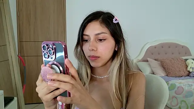 Snapshot of Sensualtease chatting on February 6, 2025, 2:11 am Sensualtease online show from February 6, 2025, 2:11 am