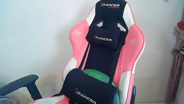 Snapshot of PinkPudding chatting on December 19, 2024, 11:07 am PinkPudding online show from December 19, 2024, 11:07 am